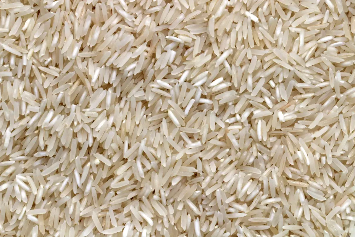Ongekookte langkorrelrijst van dichtbij